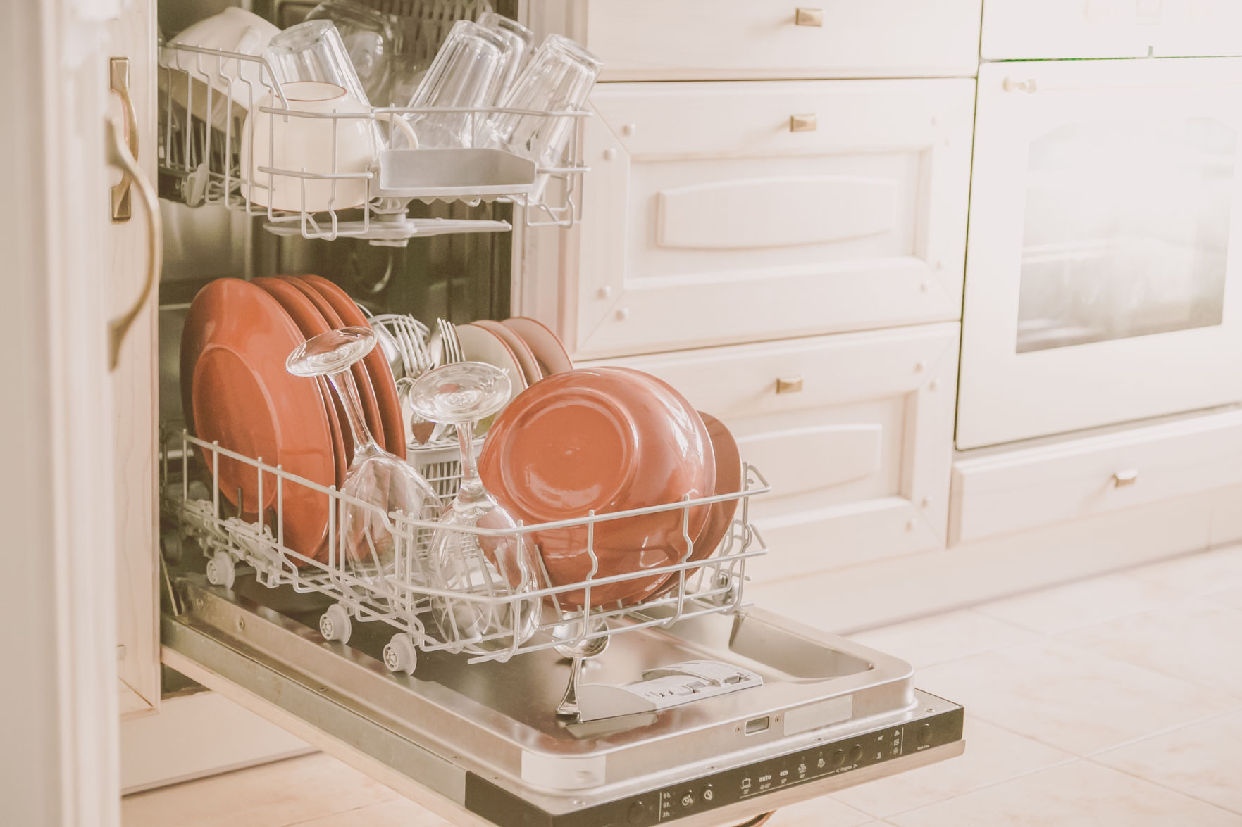 Glass plates, bakeware and cups
